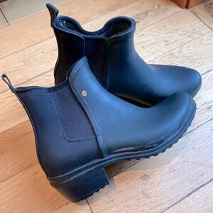 Bogs Womans 7 Black Vista Mid Neo-Tech, Great Condition